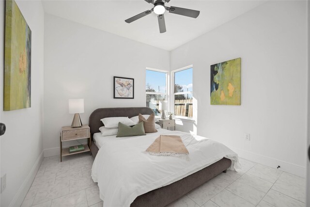 bedroom with ceiling fan