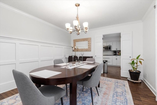 dining area featuring an inviting chandelier, crown molding, and dark hardwood / wood-style floors