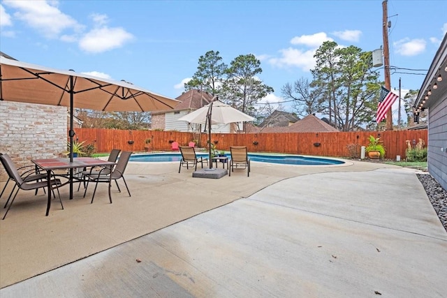 view of patio featuring a fenced in pool