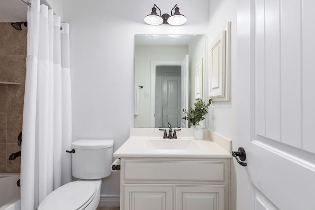 full bathroom with shower / tub combo with curtain, vanity, and toilet