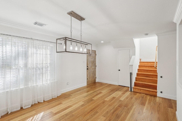 unfurnished room with ornamental molding and light hardwood / wood-style floors