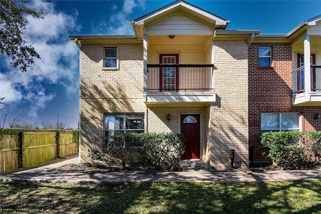 view of front of property featuring a balcony