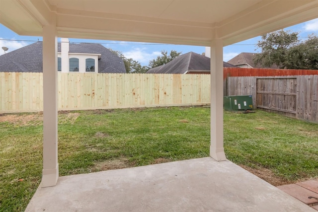 view of yard featuring a patio