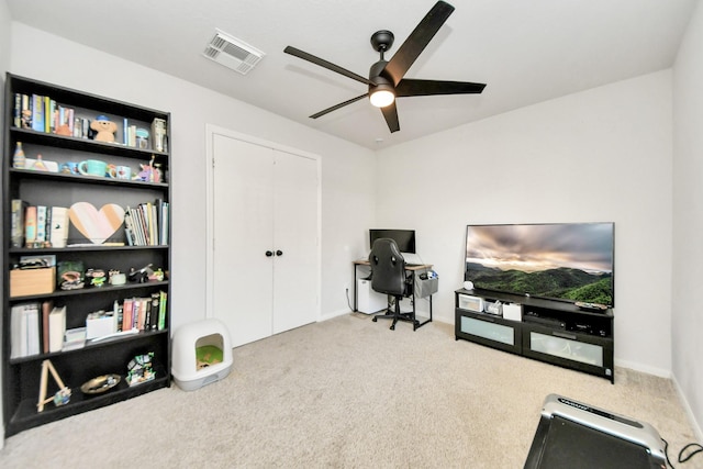 living area with carpet and ceiling fan