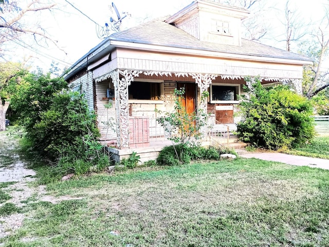 view of front of house with a front lawn and a porch