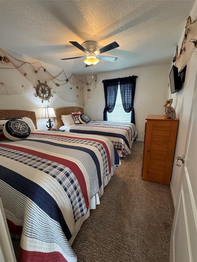 bedroom featuring carpet flooring, a textured ceiling, and ceiling fan