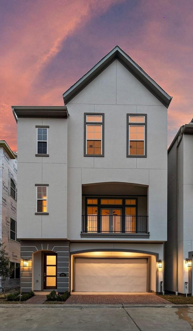 view of front facade with a balcony