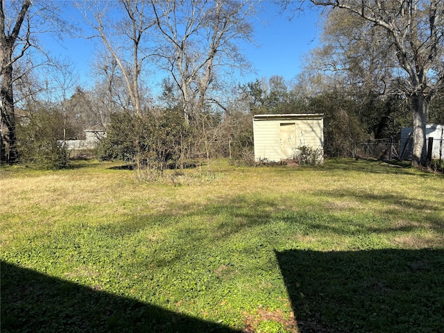 view of yard with a shed