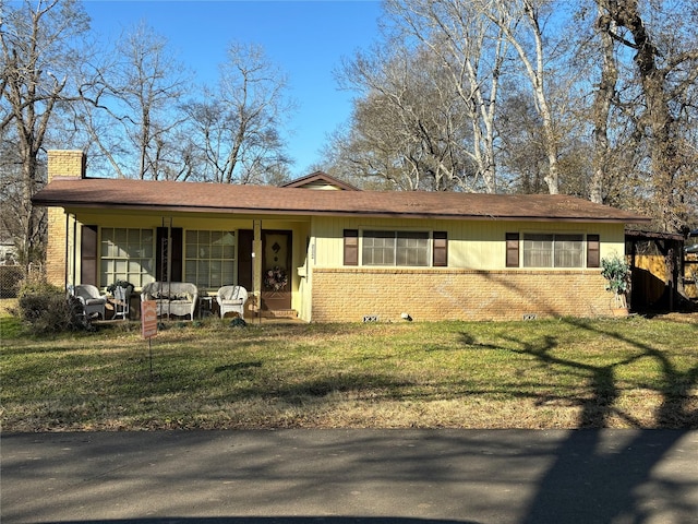 single story home featuring a front lawn and a porch