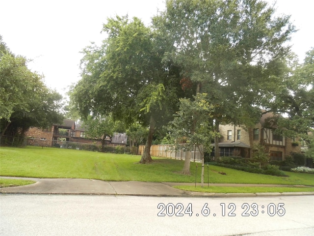 Listing photo 3 for 2341 Maroneal St, Houston TX 77030