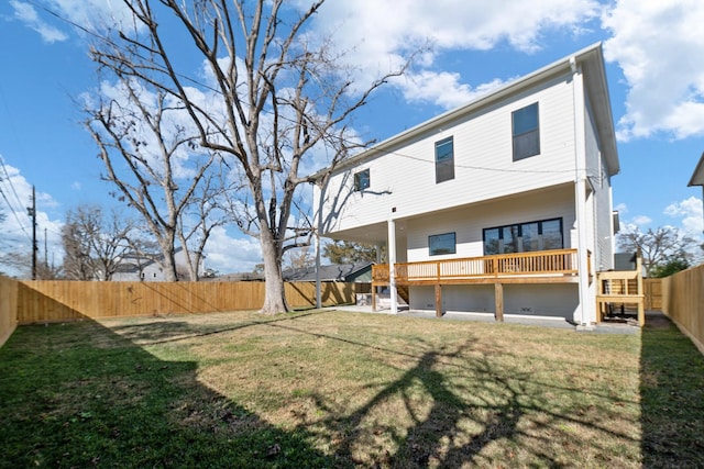 back of house featuring a yard