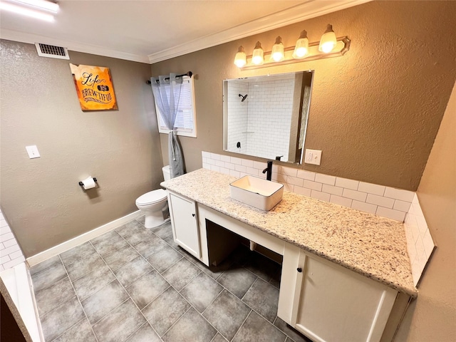 bathroom with a shower, backsplash, ornamental molding, vanity, and toilet