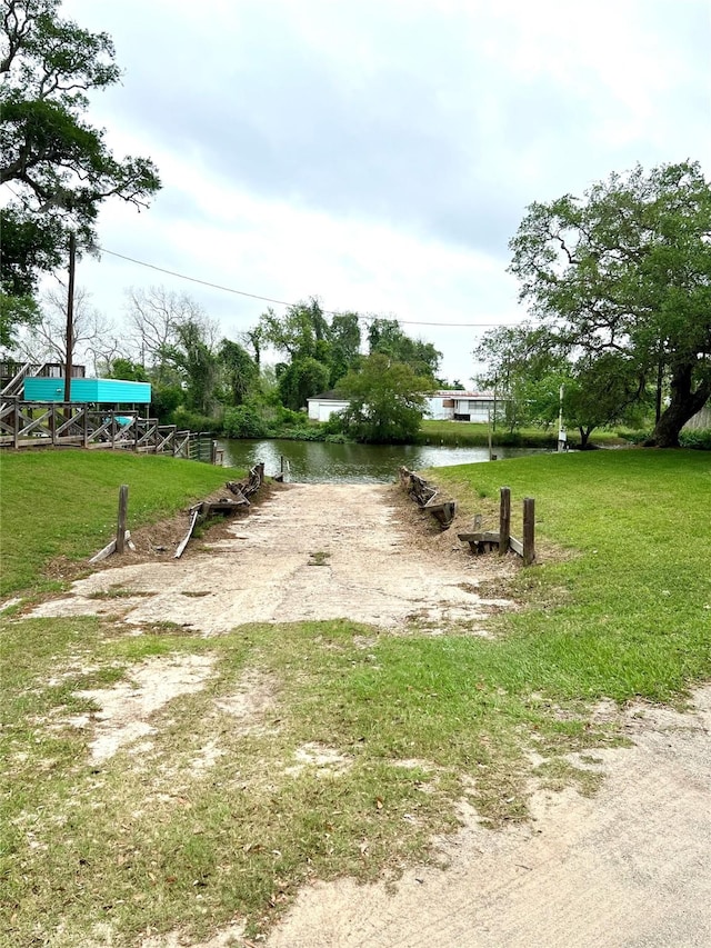 view of yard featuring a water view