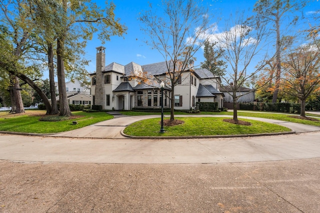 view of front of property with a front lawn