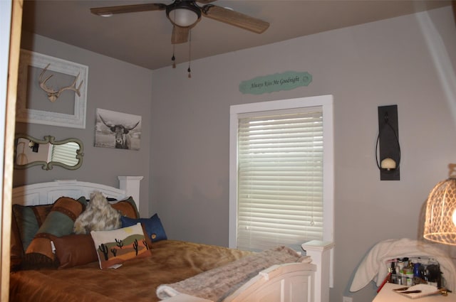 bedroom with ceiling fan