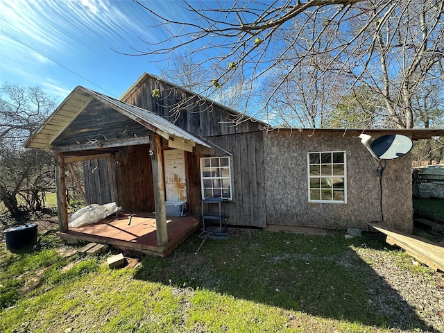 exterior space featuring a lawn