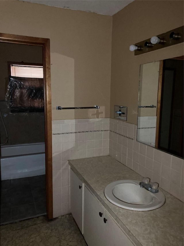 bathroom featuring vanity and decorative backsplash
