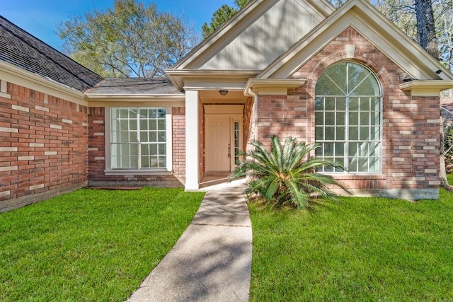 property entrance featuring a yard