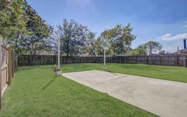 view of yard with a patio