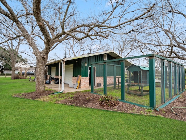 view of outdoor structure featuring an outdoor structure