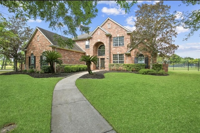 view of front of property featuring a front yard