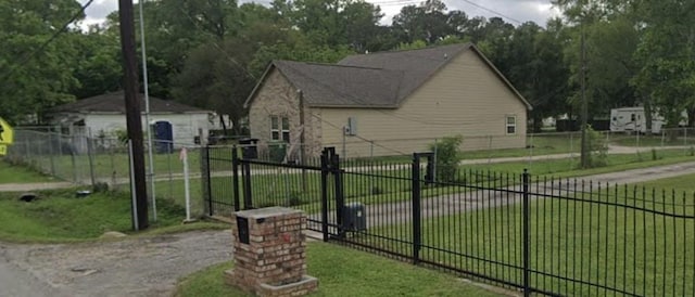 exterior space featuring a lawn