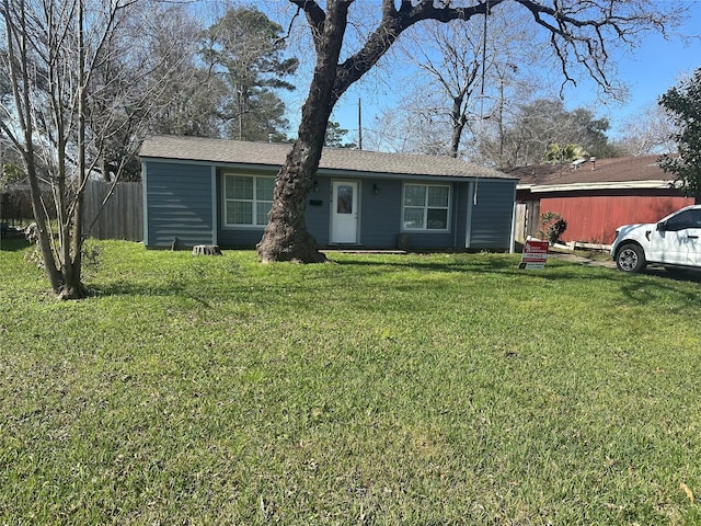 ranch-style house featuring a front yard