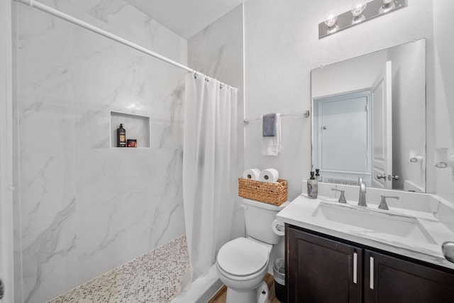 bathroom with a shower with curtain, vanity, and toilet