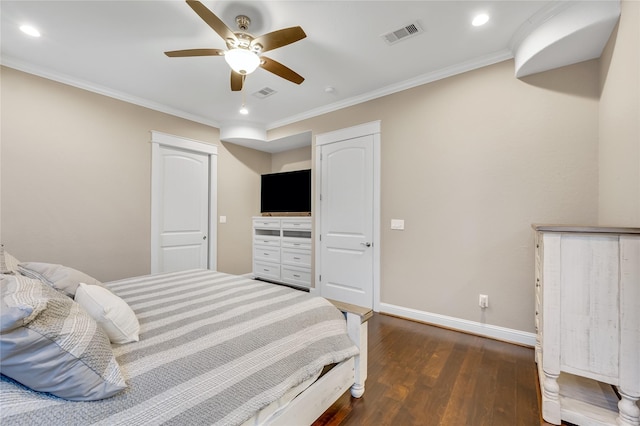 bedroom featuring dark hardwood / wood-style flooring, crown molding, and ceiling fan