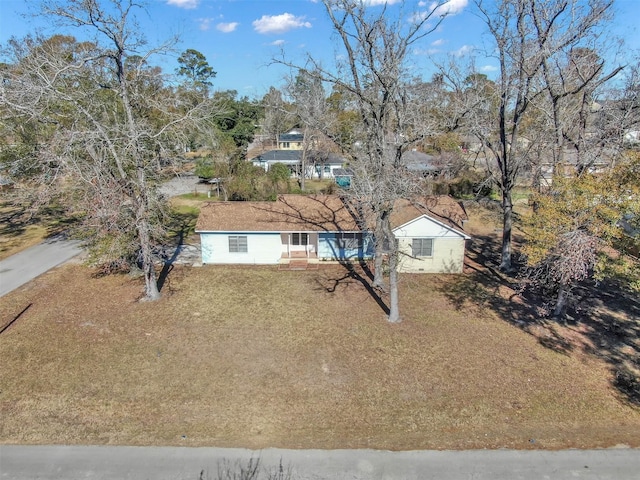 view of front of house with a front yard