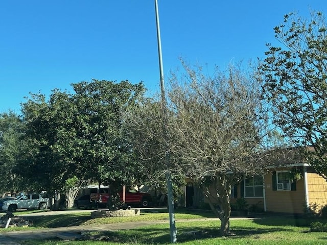 exterior space featuring a front yard