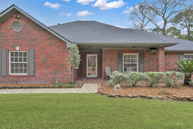 view of front facade with a front lawn