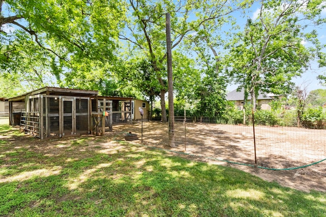 view of yard with an outdoor structure