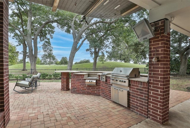 view of patio / terrace with a grill and exterior kitchen