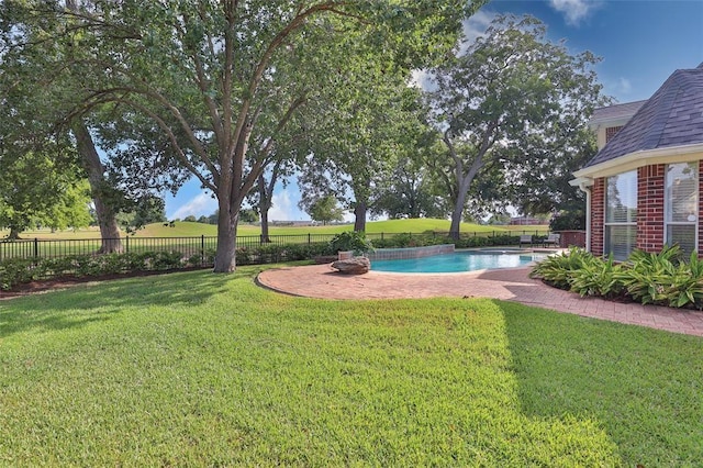 view of yard with a fenced in pool