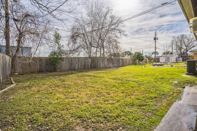 view of yard featuring cooling unit