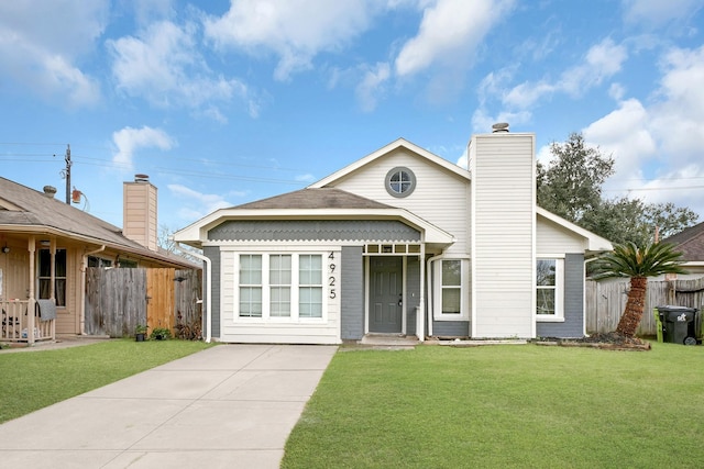 view of front of property with a front yard