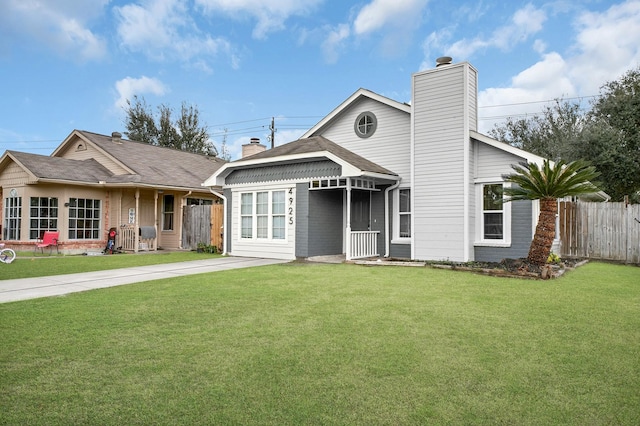 view of front of house with a front lawn