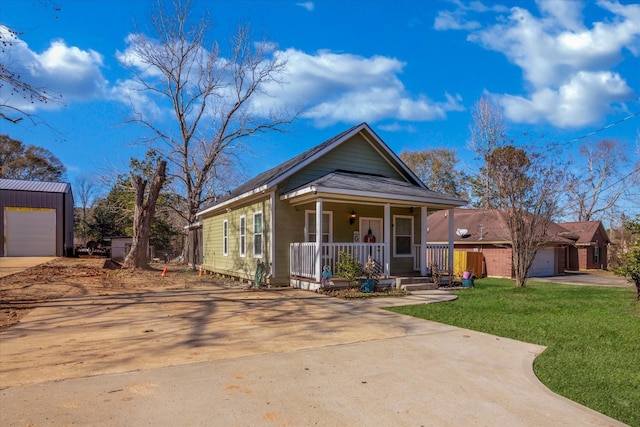 view of front facade with a porch, a garage, driveway, and a front yard