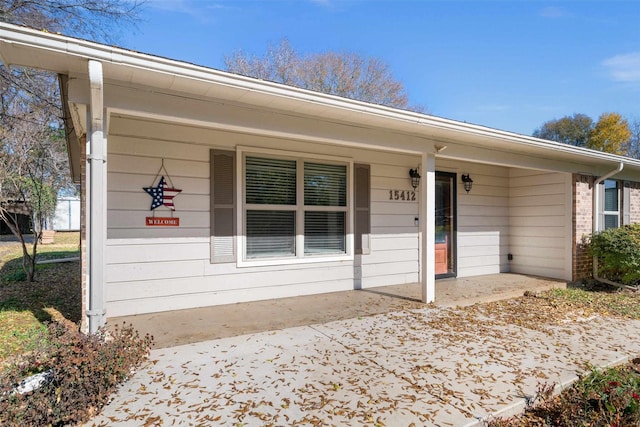 view of exterior entry featuring a porch