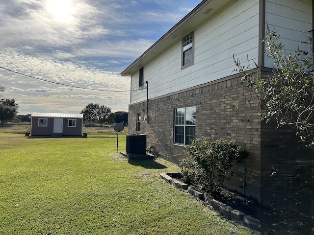 view of yard with a shed and central AC unit