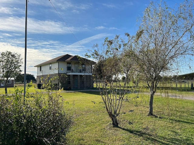 view of yard with a balcony