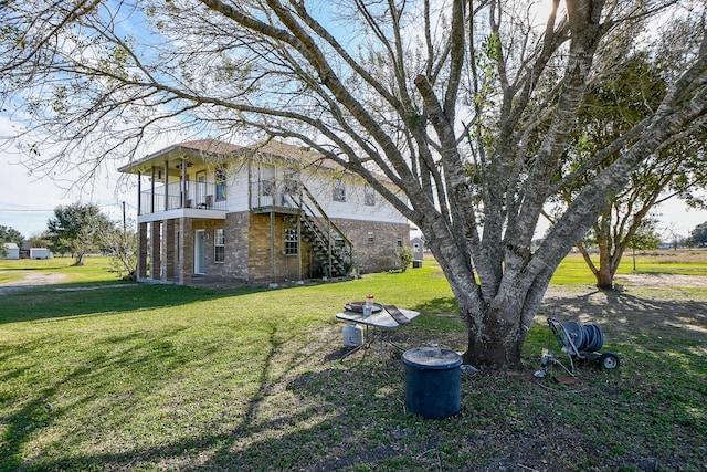 view of yard with a balcony