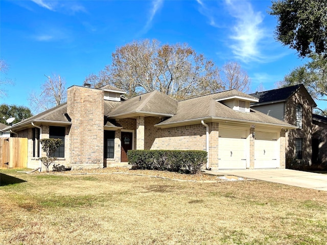 view of front of property with a front yard