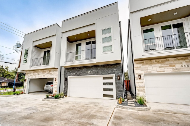 view of front of house featuring a garage