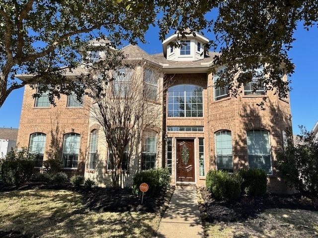 view of front of home with a front yard