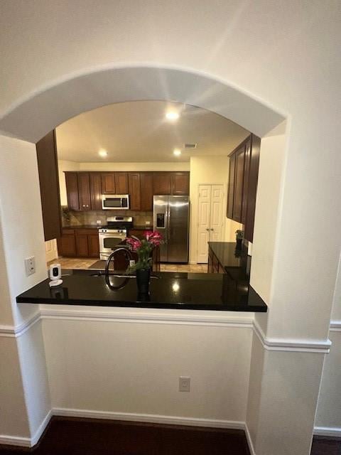 kitchen with stainless steel appliances and kitchen peninsula