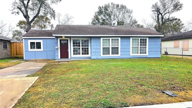 single story home featuring a front lawn