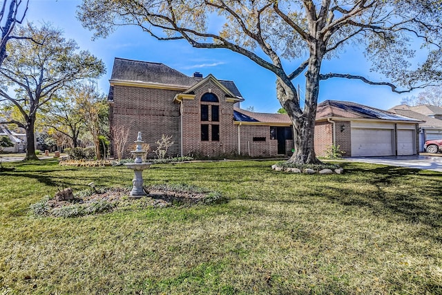 view of front facade featuring a garage and a front yard