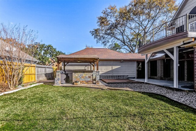 view of yard featuring a pergola and a patio area